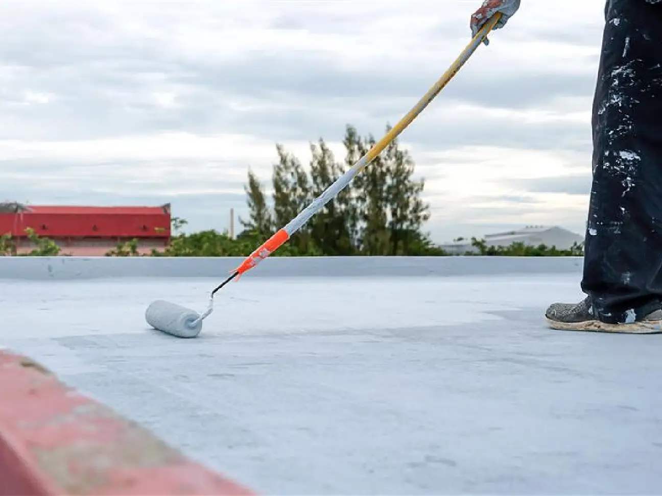 benefits-of-seamless-flat-roofs-with-uv-reflective-properties-elasticoat-450